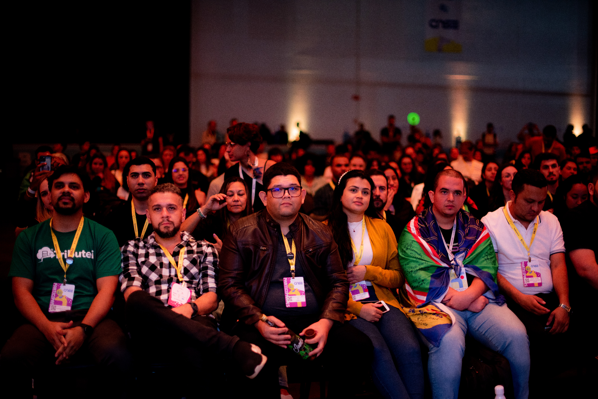 Empreendedores comemorando a premiação do Startup Awards